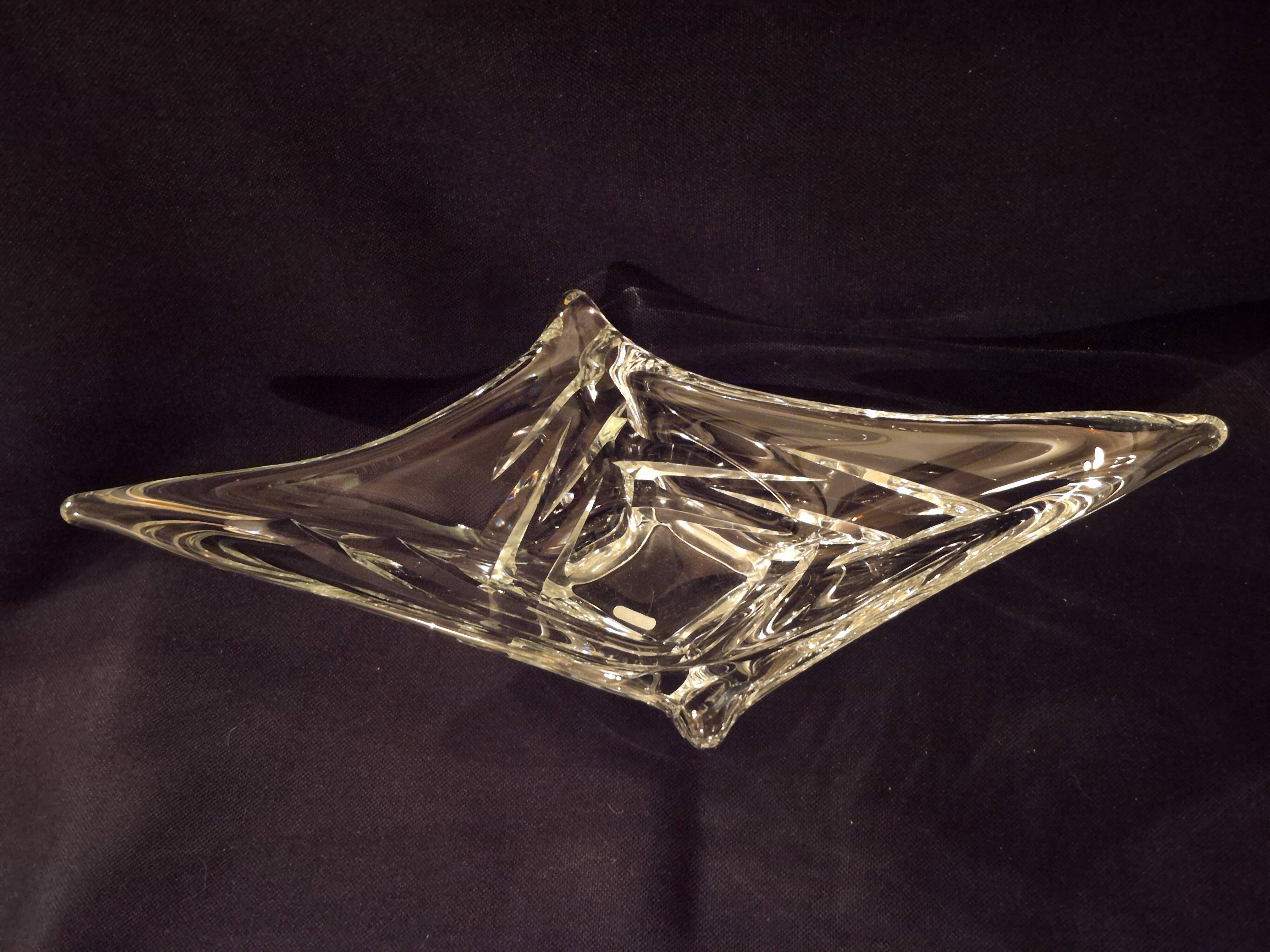 Cut crystal bowl signed daum france a459
