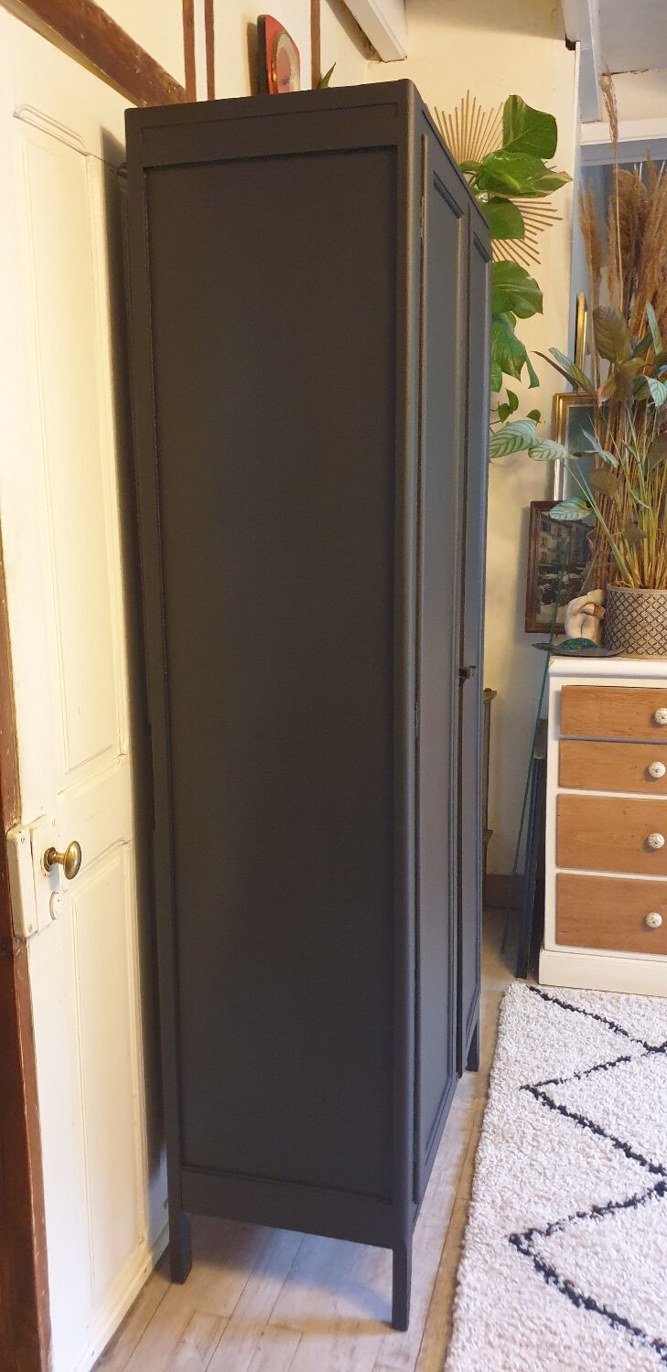 Parisian kitchen cabinet