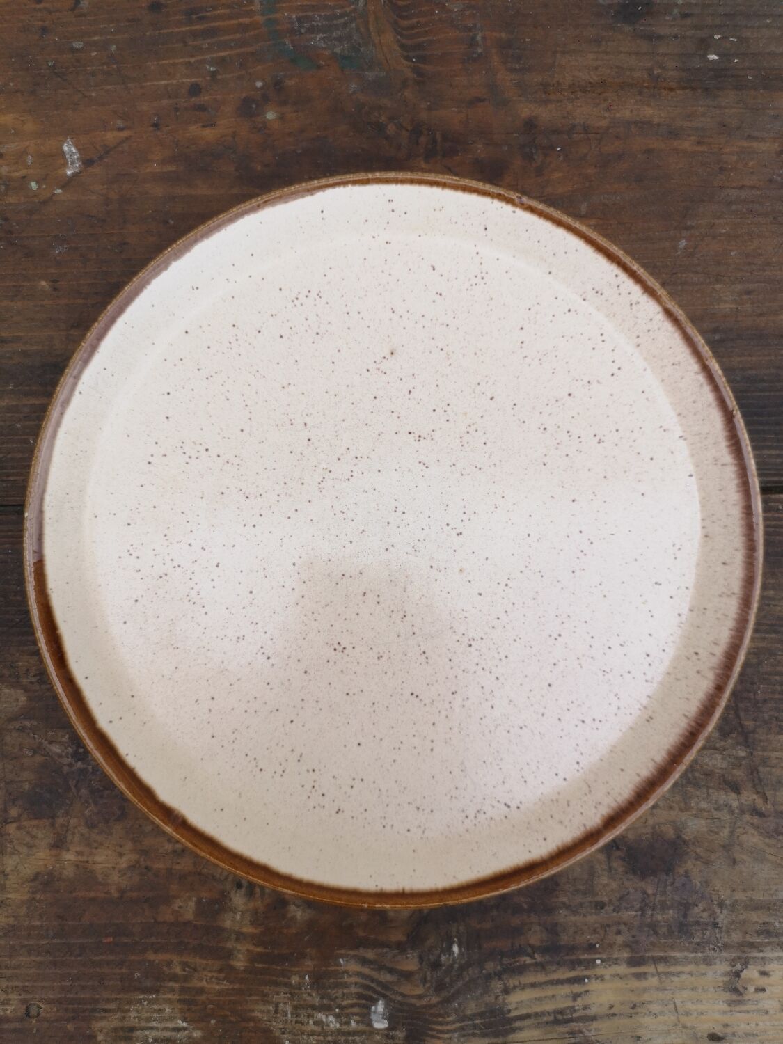 Flat ceramic plates