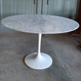 Knoll style table.