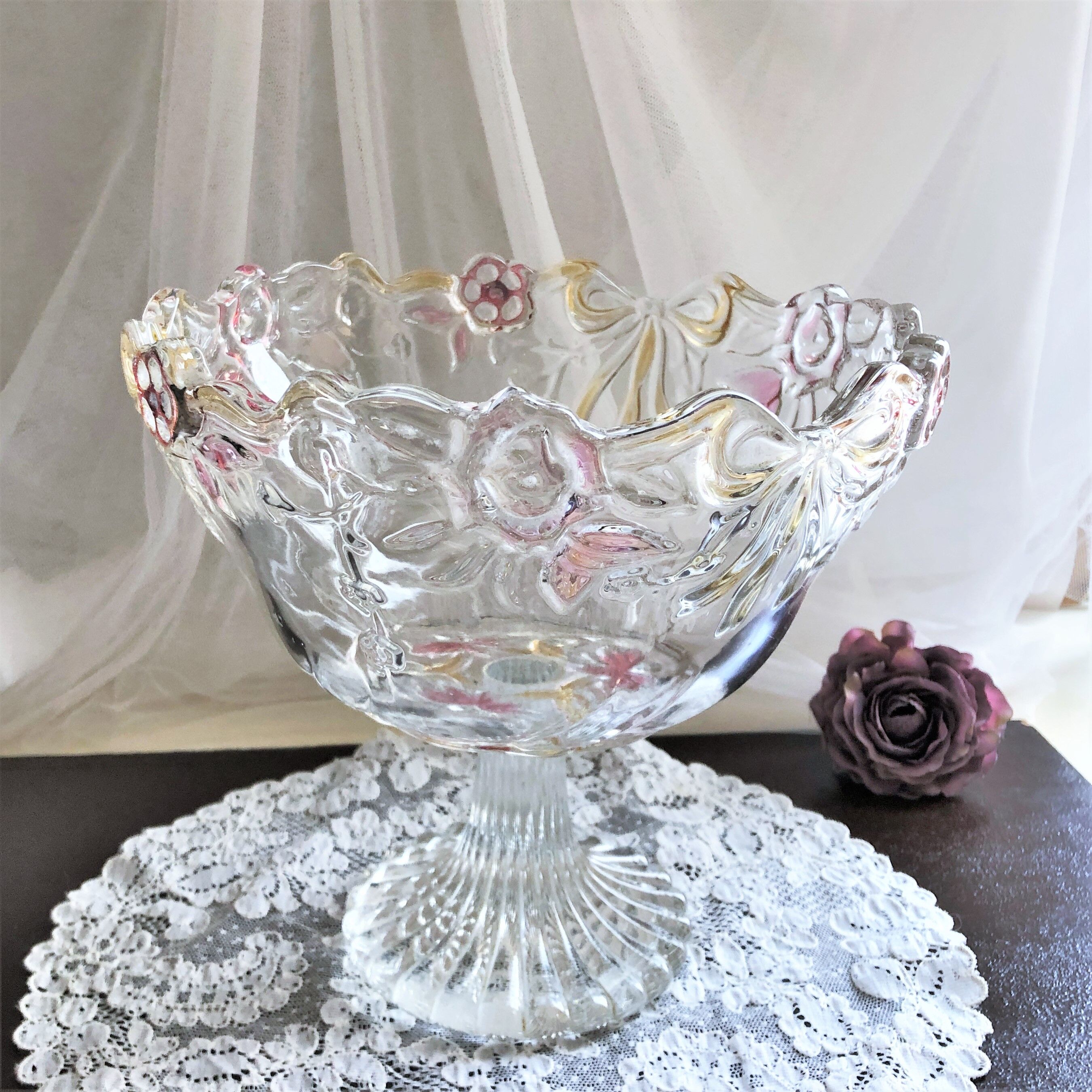 Pedestal fruit cup in blown glass
