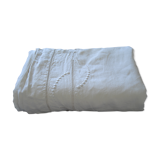 Drap ancien en métis brodé main ton sur ton pour un lit deux places