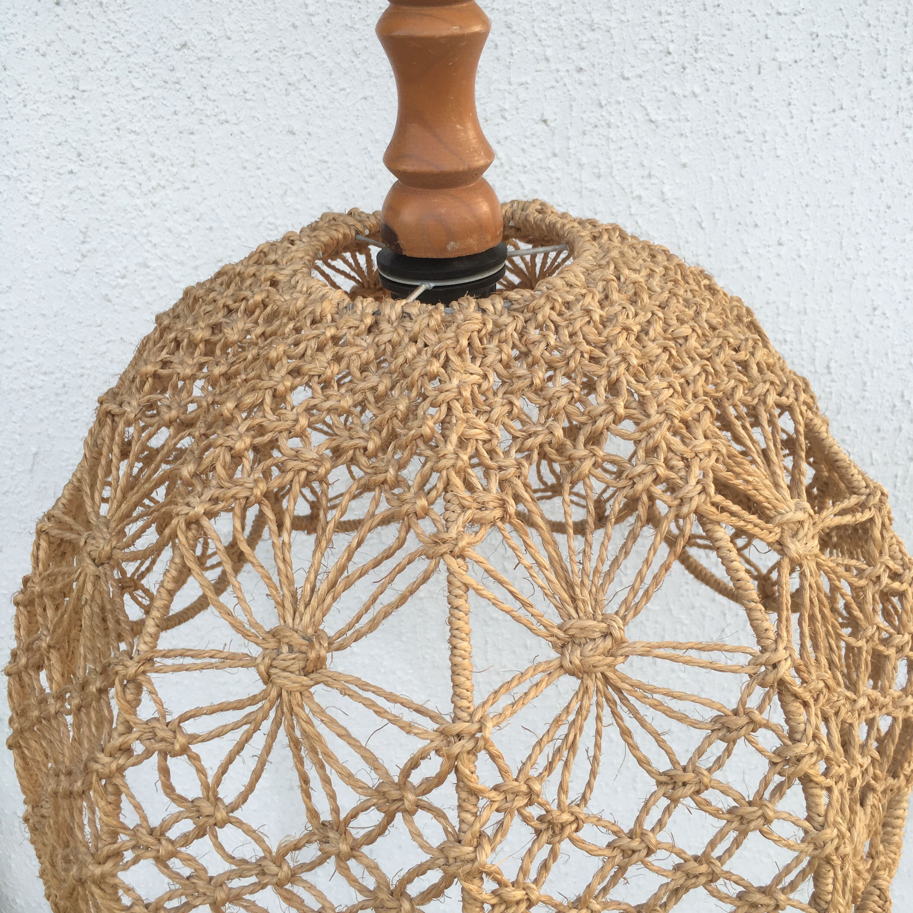 Suspension in macramé rope