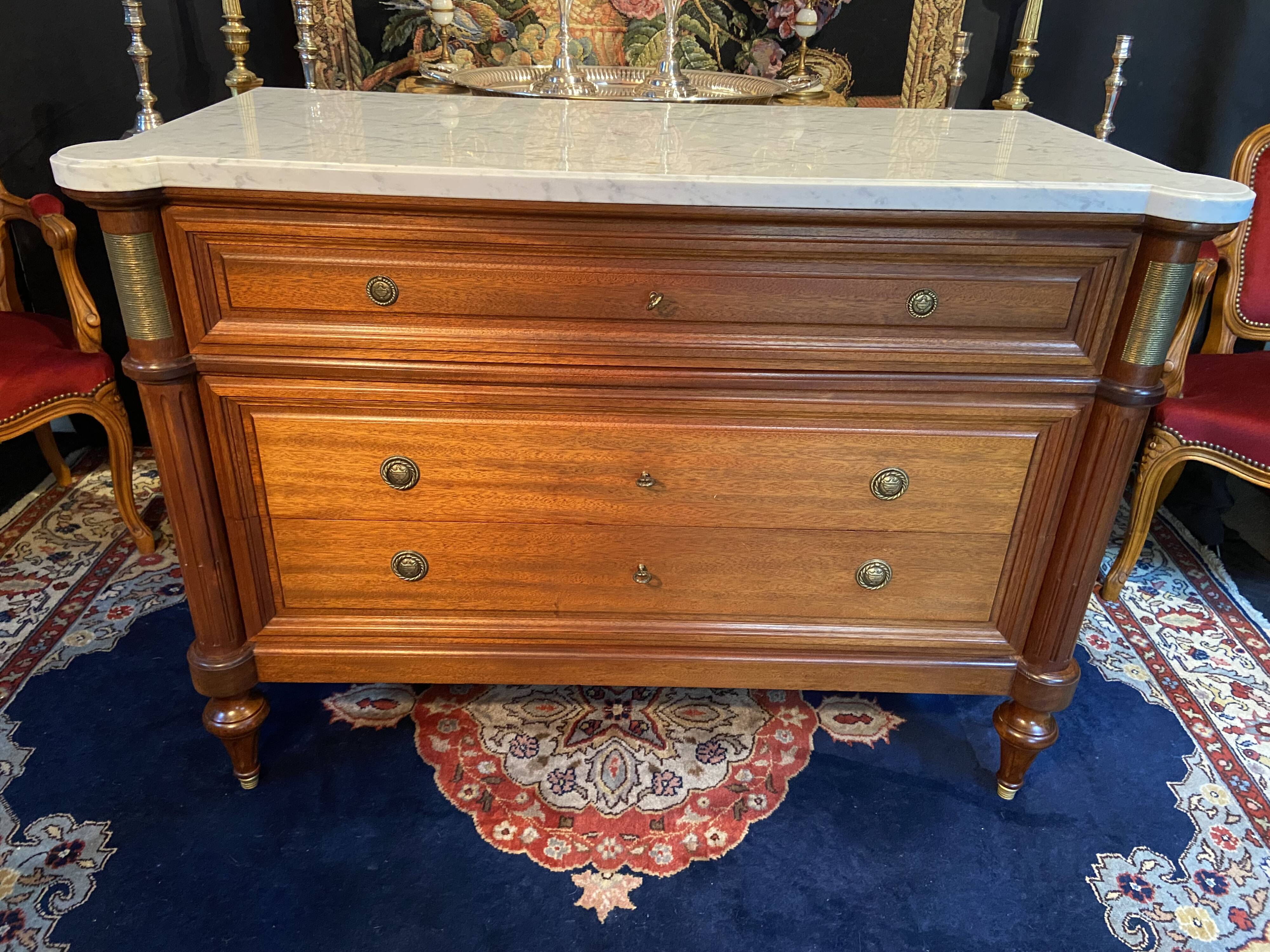 3-drawer chest of drawers in solid mahogany with white marble top in Louis XVI style