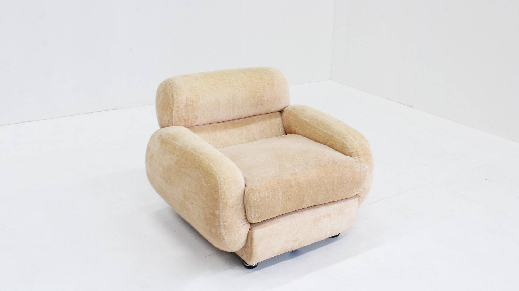 Vintage Italian armchair 1970s