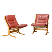 Pair Ingmar Relling Siesta Lounge Chairs in Beech and Burgundy Leather