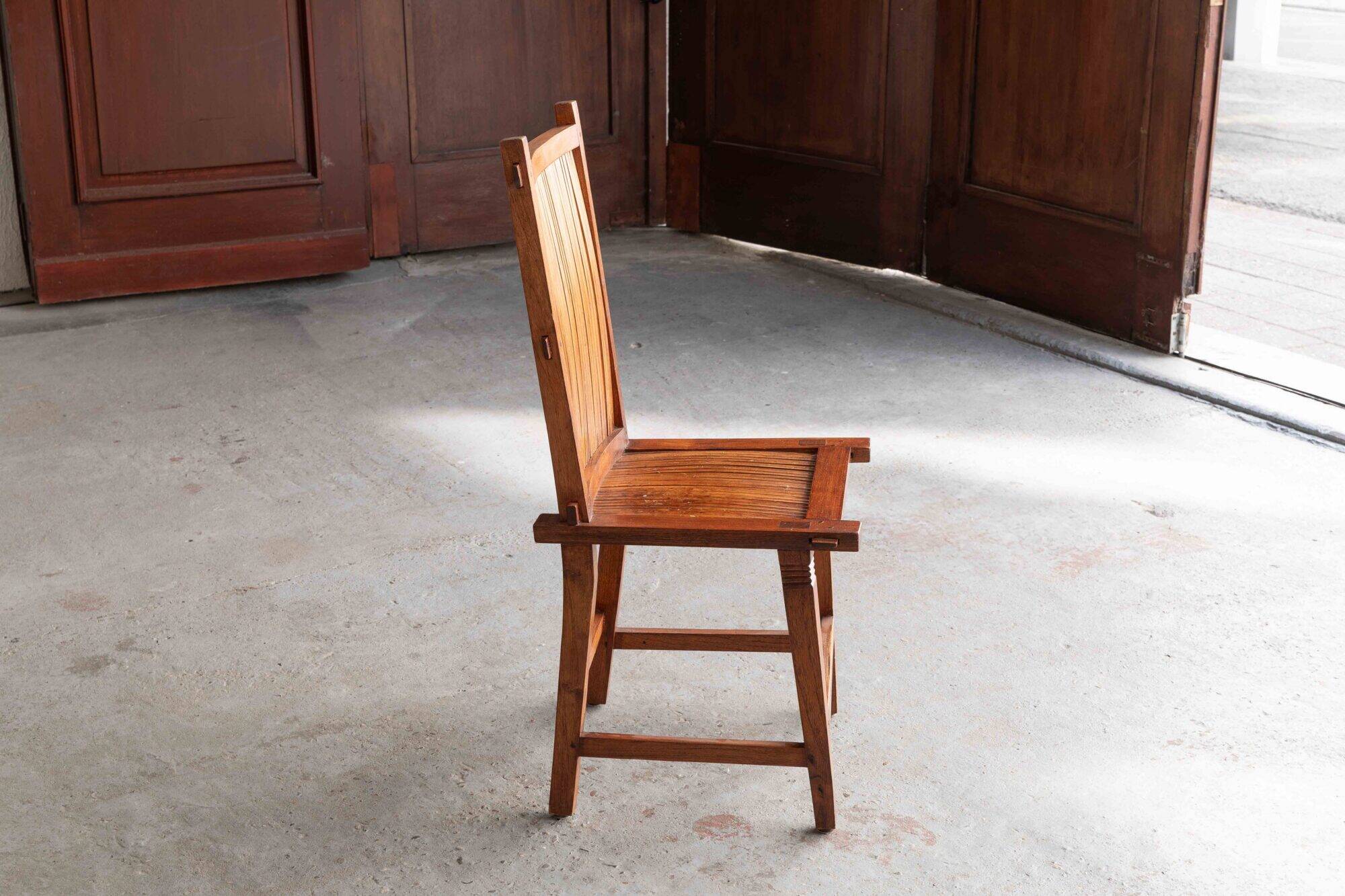 Chaises latérales javanaises