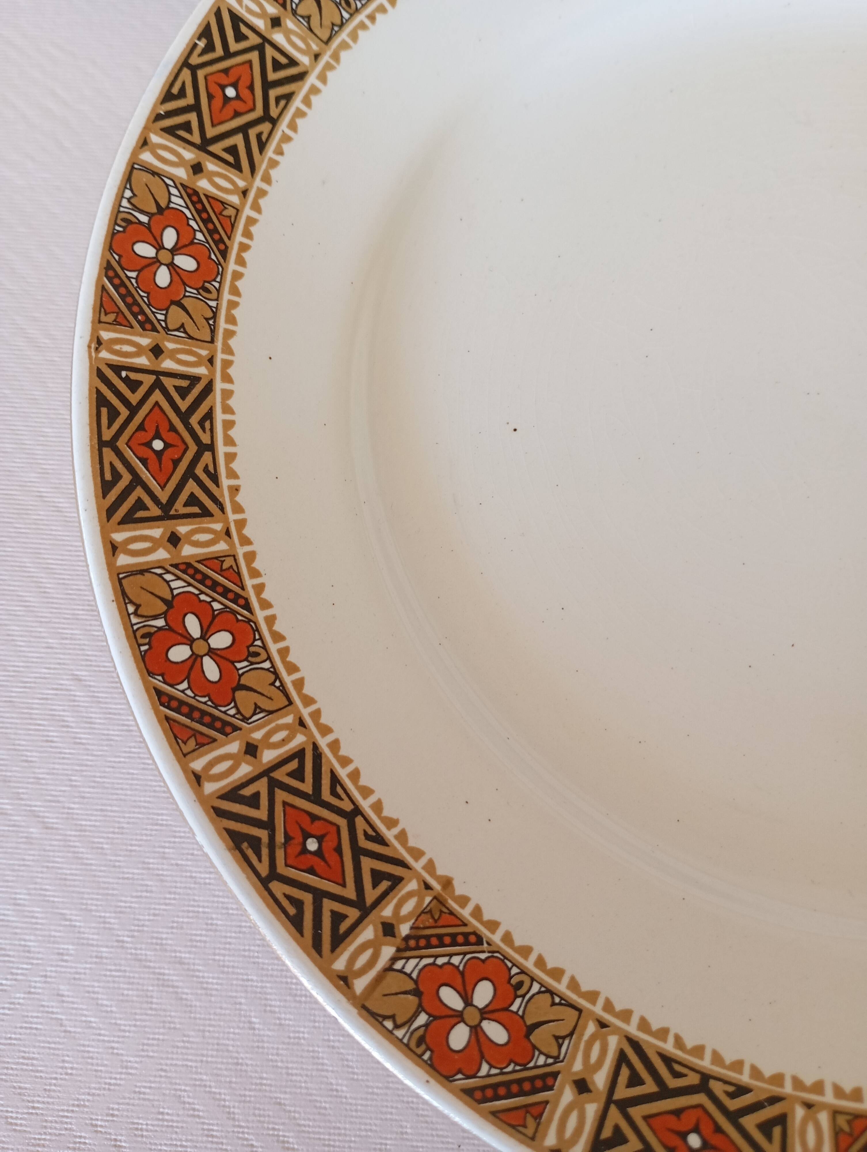 Pair of KG Lunéville "Vittefleur" pedestal dishes, early 20th century