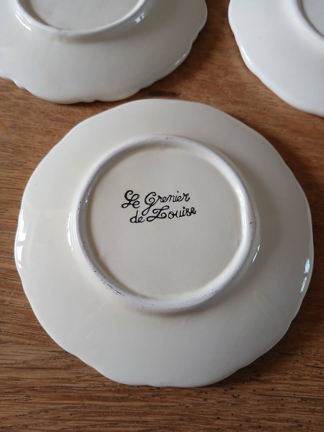 10 tasses et soucoupes "Le grenier de Louise "