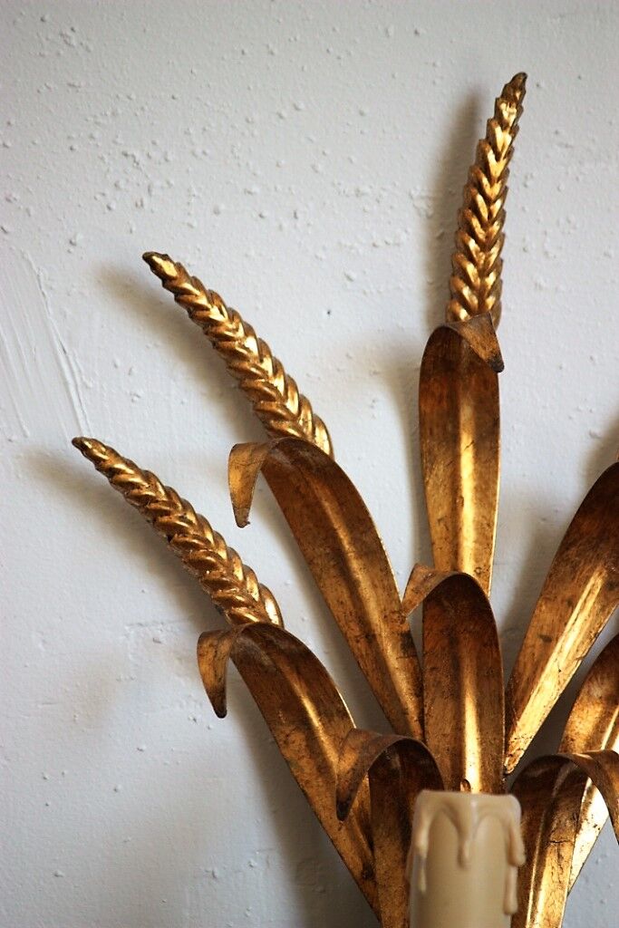 Applies "wheat sheaf" gold metal