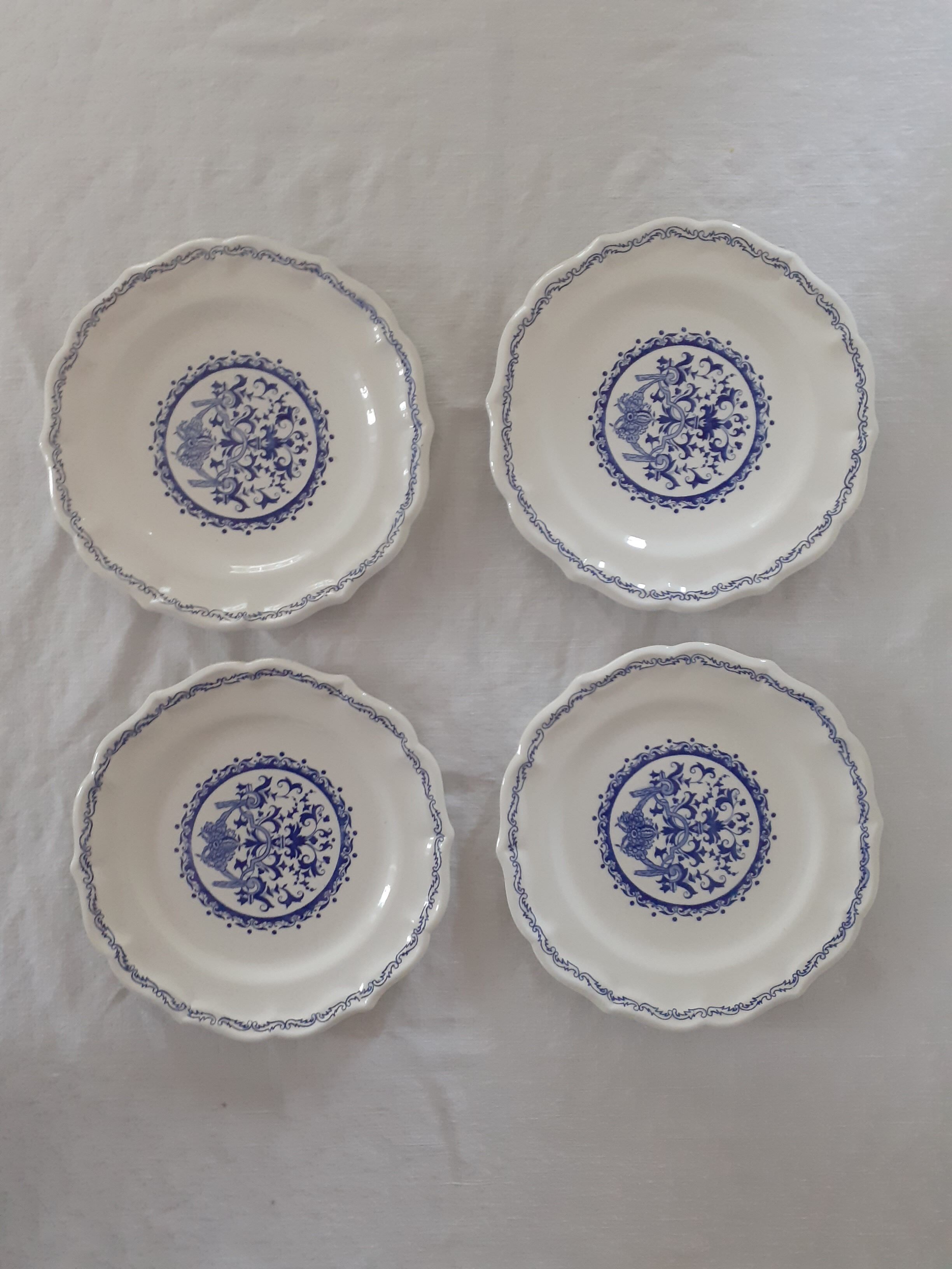 4 Plates made of GIEN camaieu blue central pattern and rinses model ROUEN