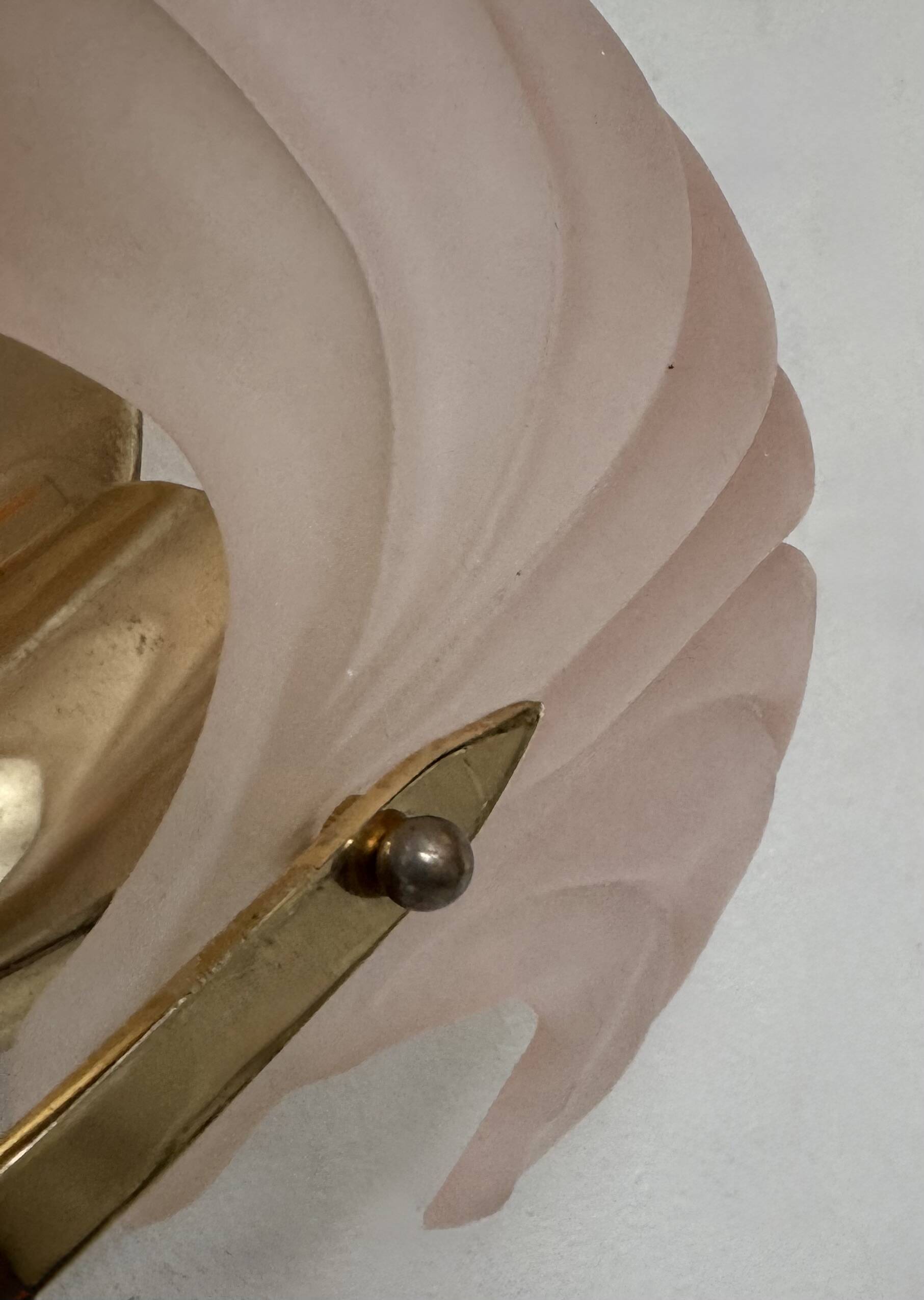 Vintage shell wall light, amber glass and brass, France, 1970.