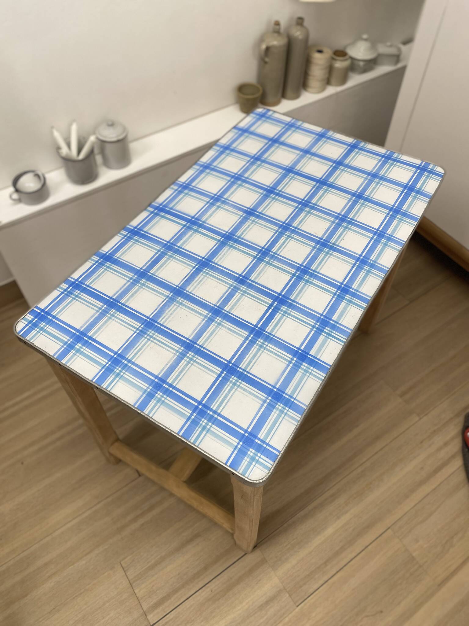 Farmhouse table with enamelled metal top