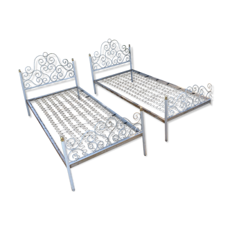 Old iron and brass beds