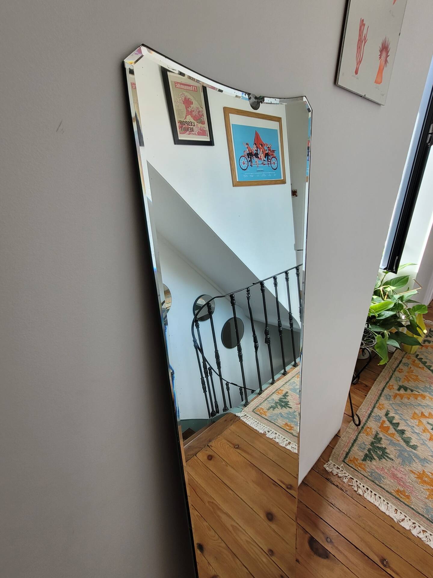 Miroir vertical biseauté