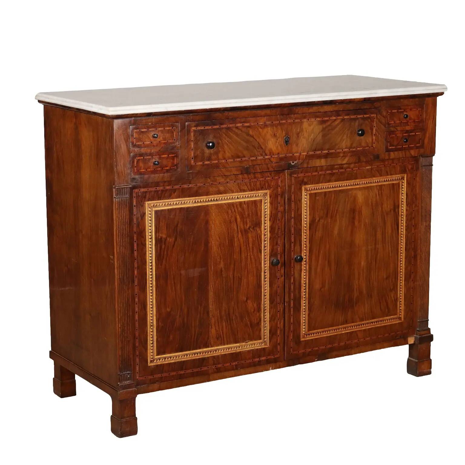 Antique buffet in Eastern European walnut, 19th century.