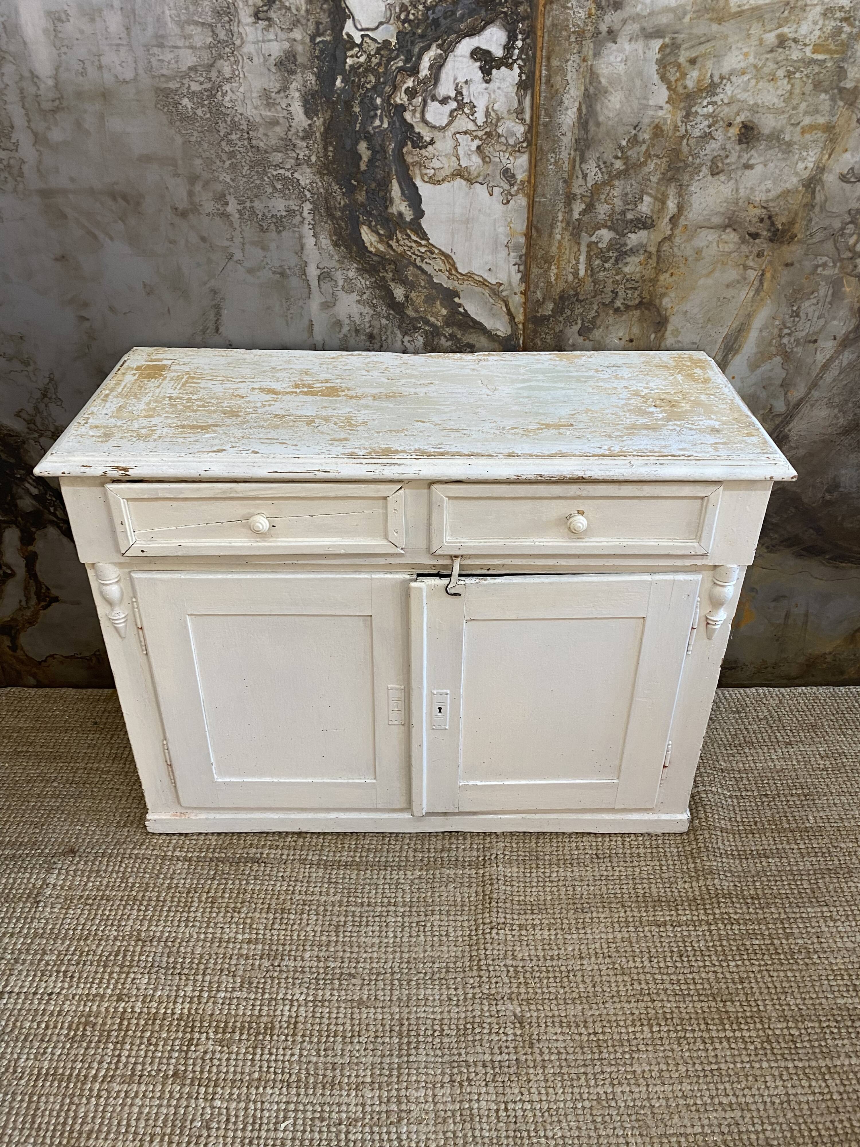 Parisian buffet in its pretty original patina