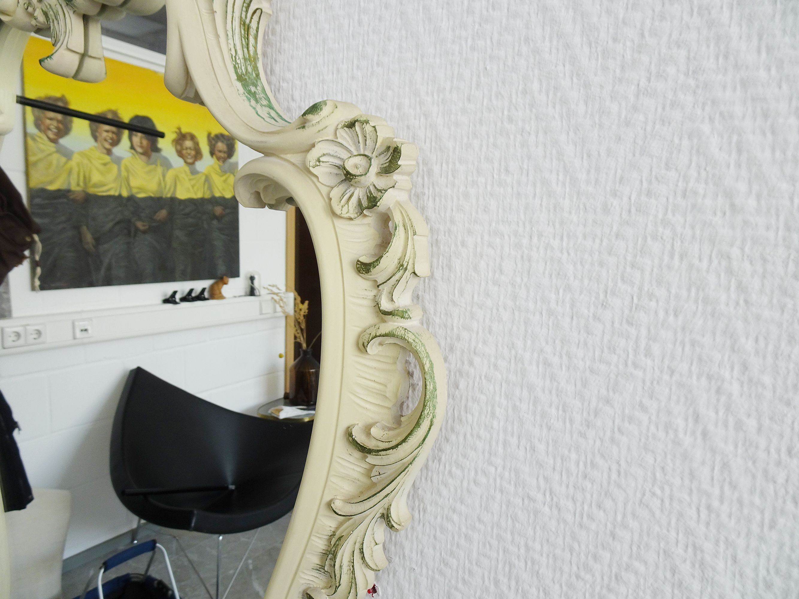 Florentine mirror in baroque style patinated in white and green
