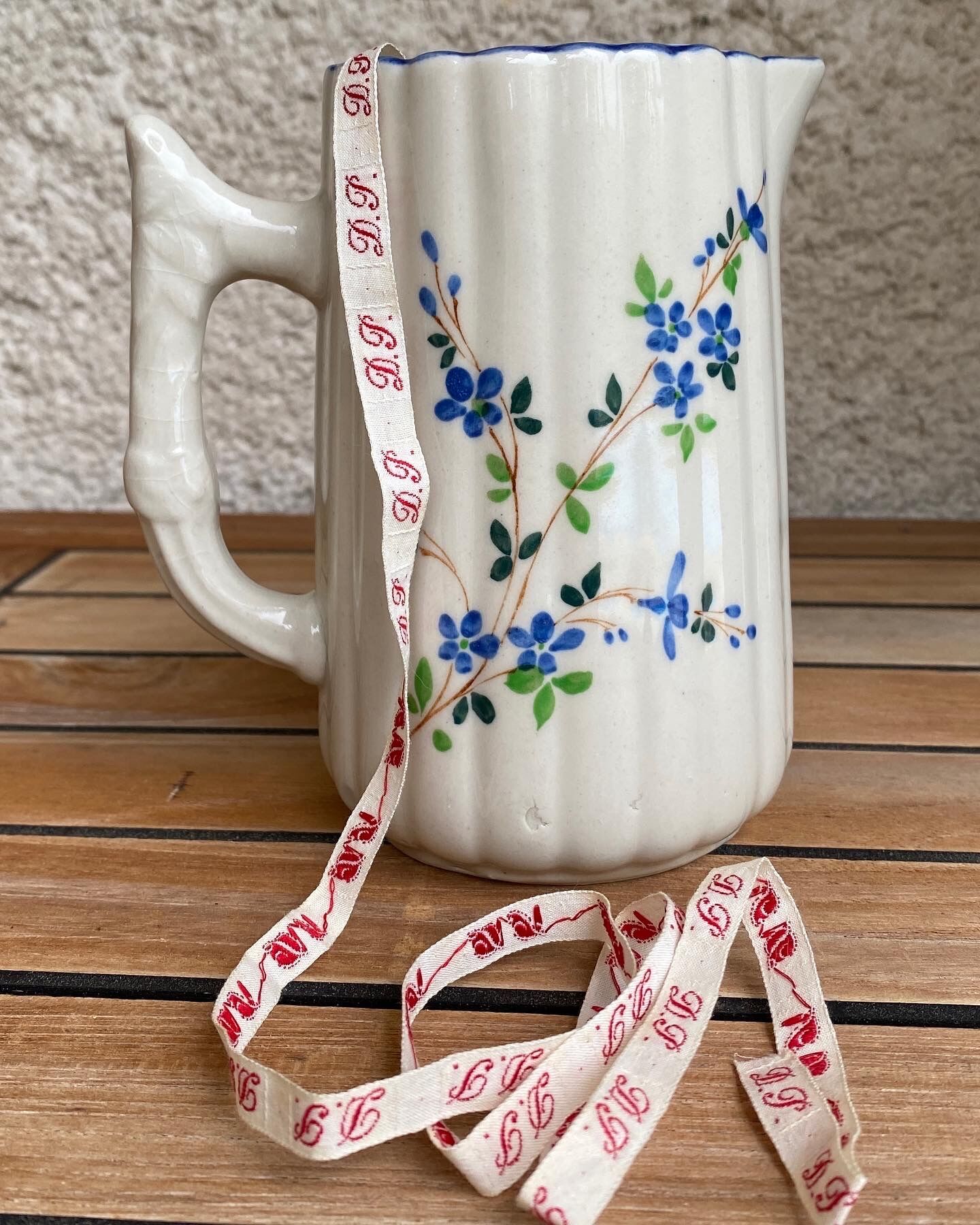 Small pitcher in iron earth with double old decoration