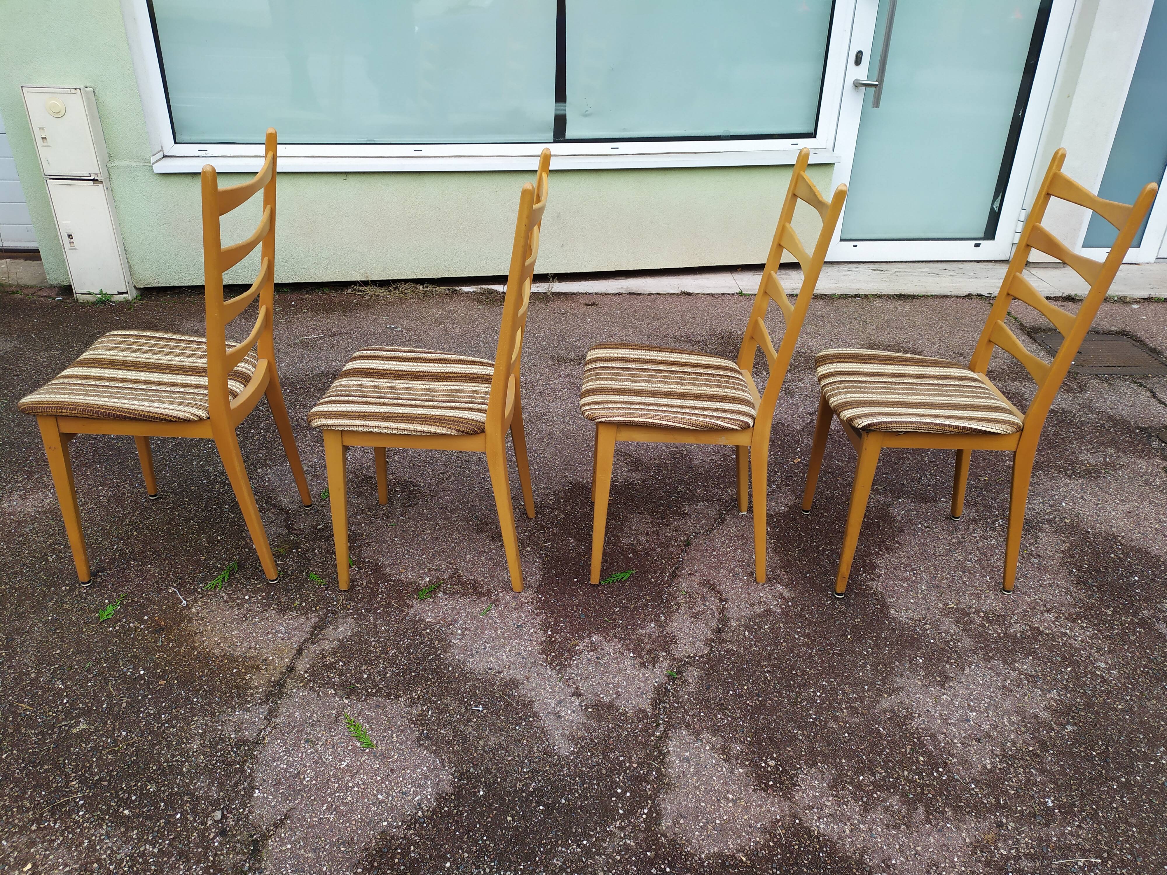 Lot 4 Light wood chairs in vintage Scandinavian fabric