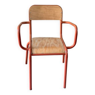 School chair with armrests
