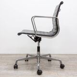 Vitra EA118 armchair in black leather