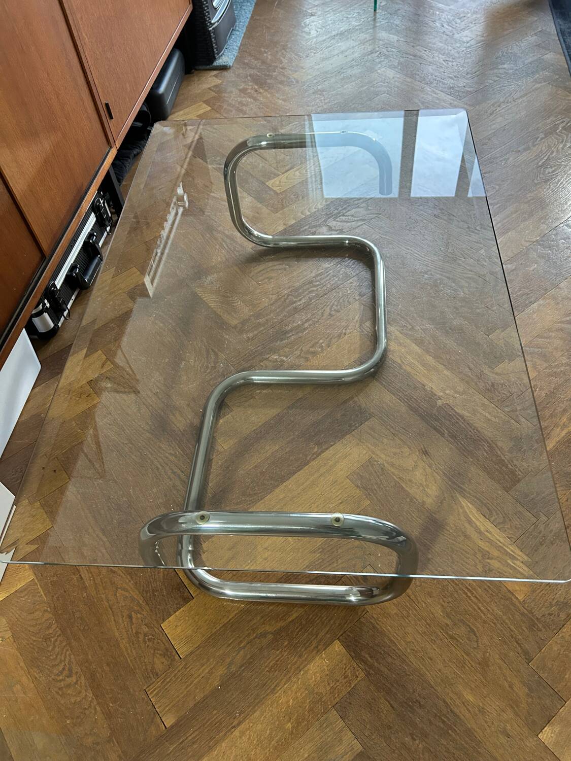 1970s design coffee table in rectangular glass with chrome legs