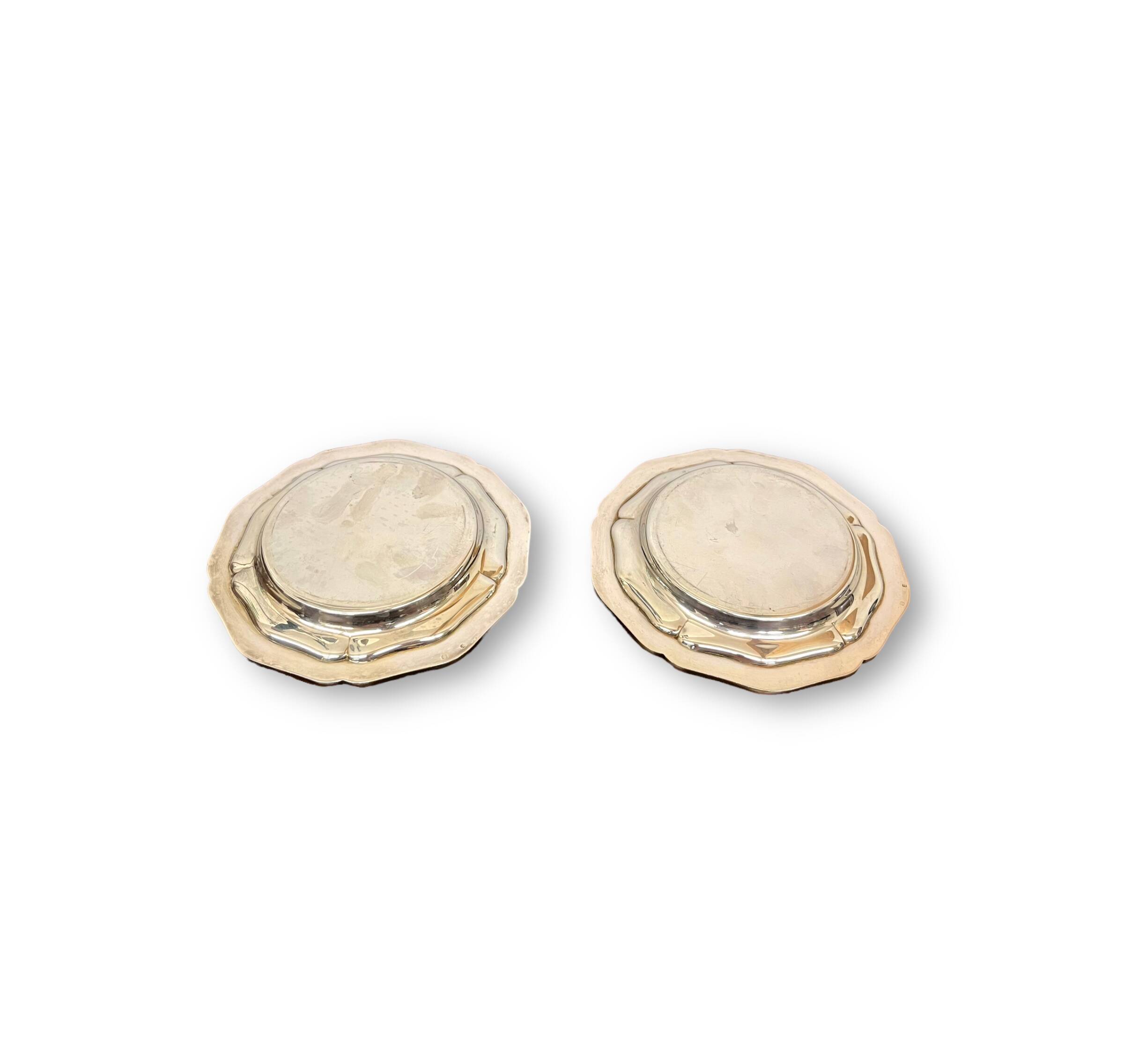 2 silver metal cups foliage pattern