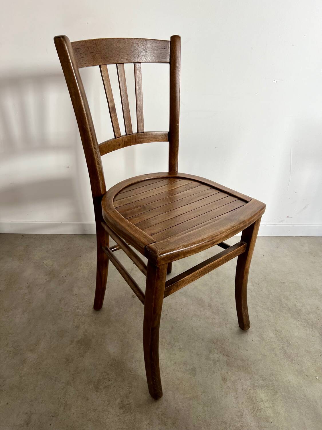 Lot de 6 anciennes chaises vintage bistrot des années 50 en bois