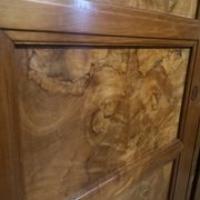 Armoire à placage de loupe