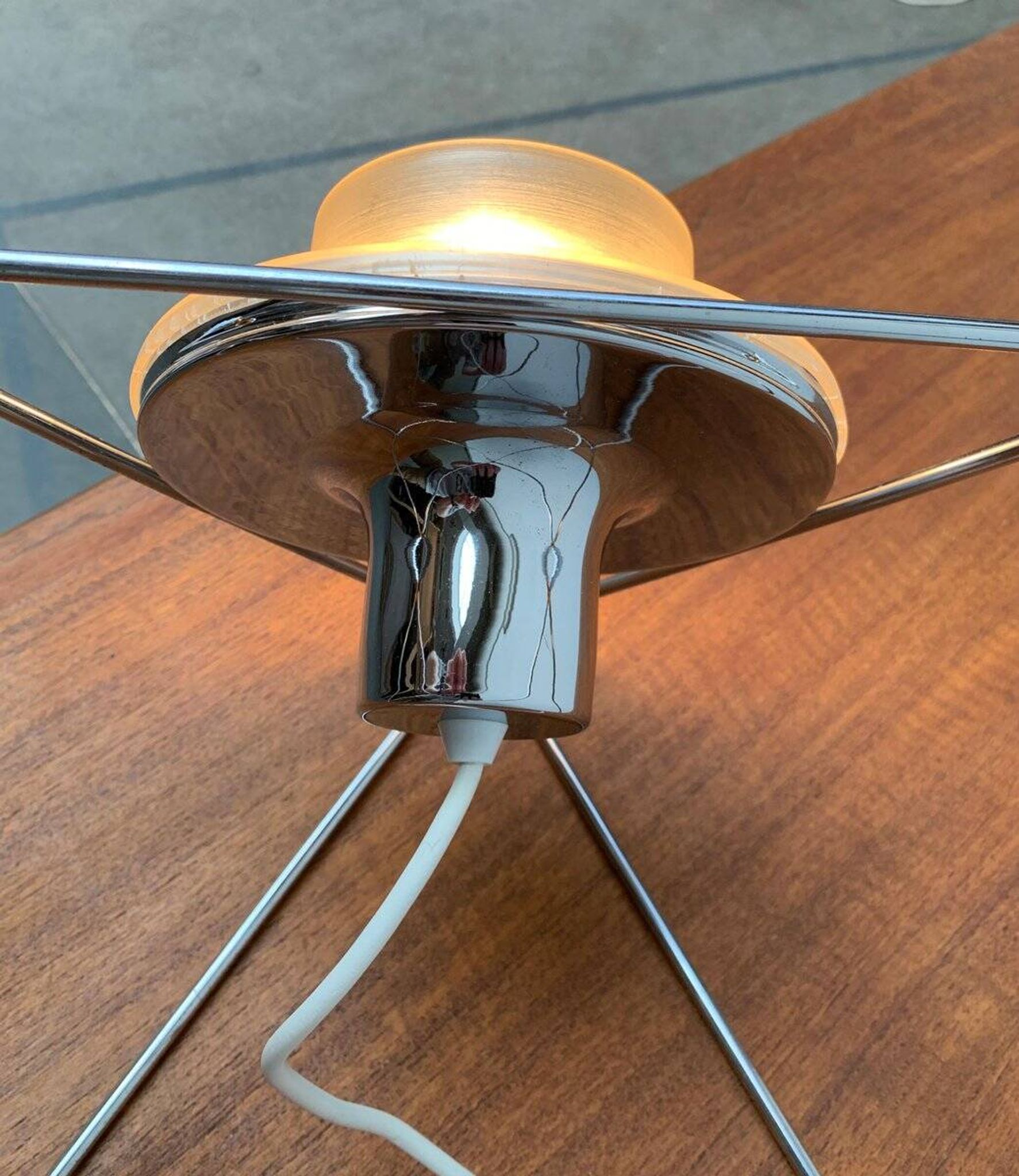 Poliedra table lamp from the Italian space age by Felice Ragazzo for Guzzini