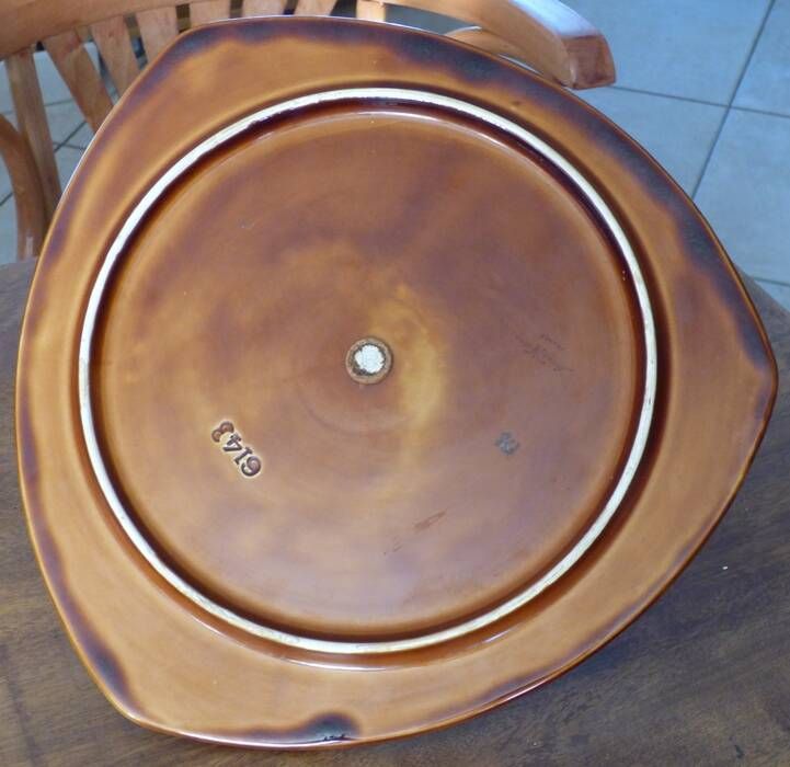 Cheese platter by sarreguemine no. 6158 in the shape of an apple.