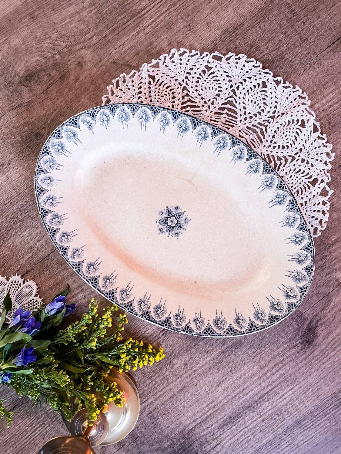 Oval iron earth dish