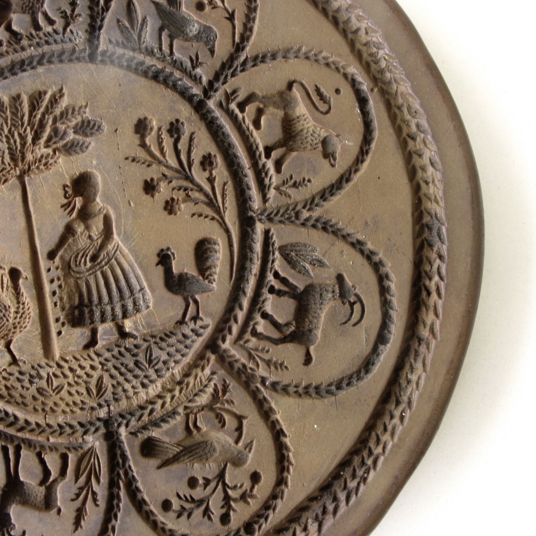 Artisanal carved solid wood underside with mountain décor - round chalet décor