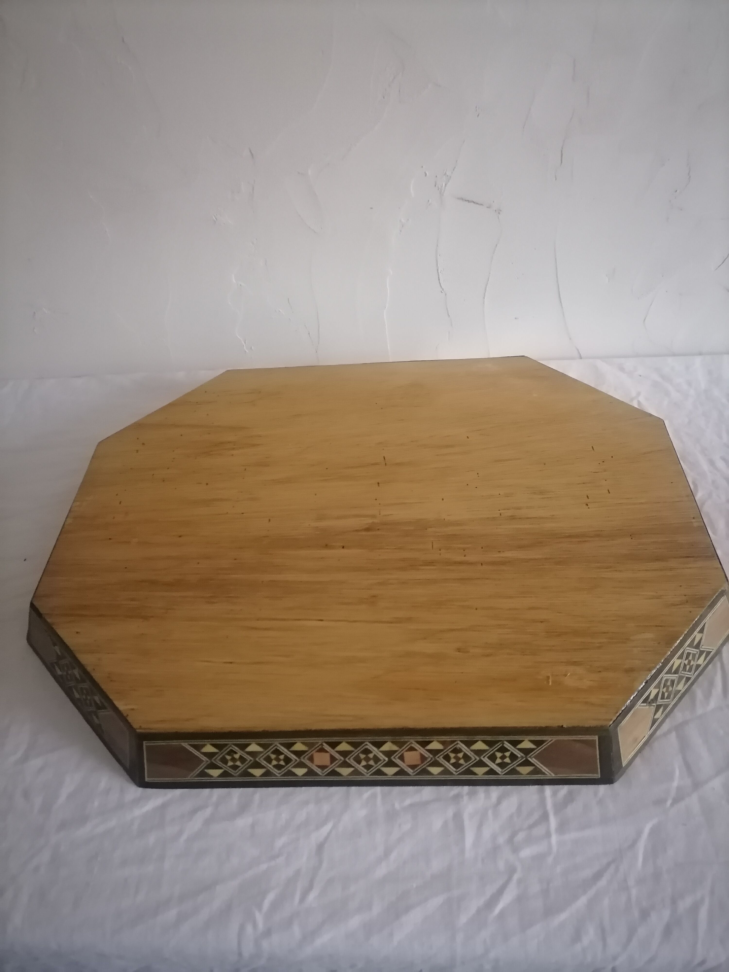 Syrian service tray in fine marquetry. First half of the twentieth century.