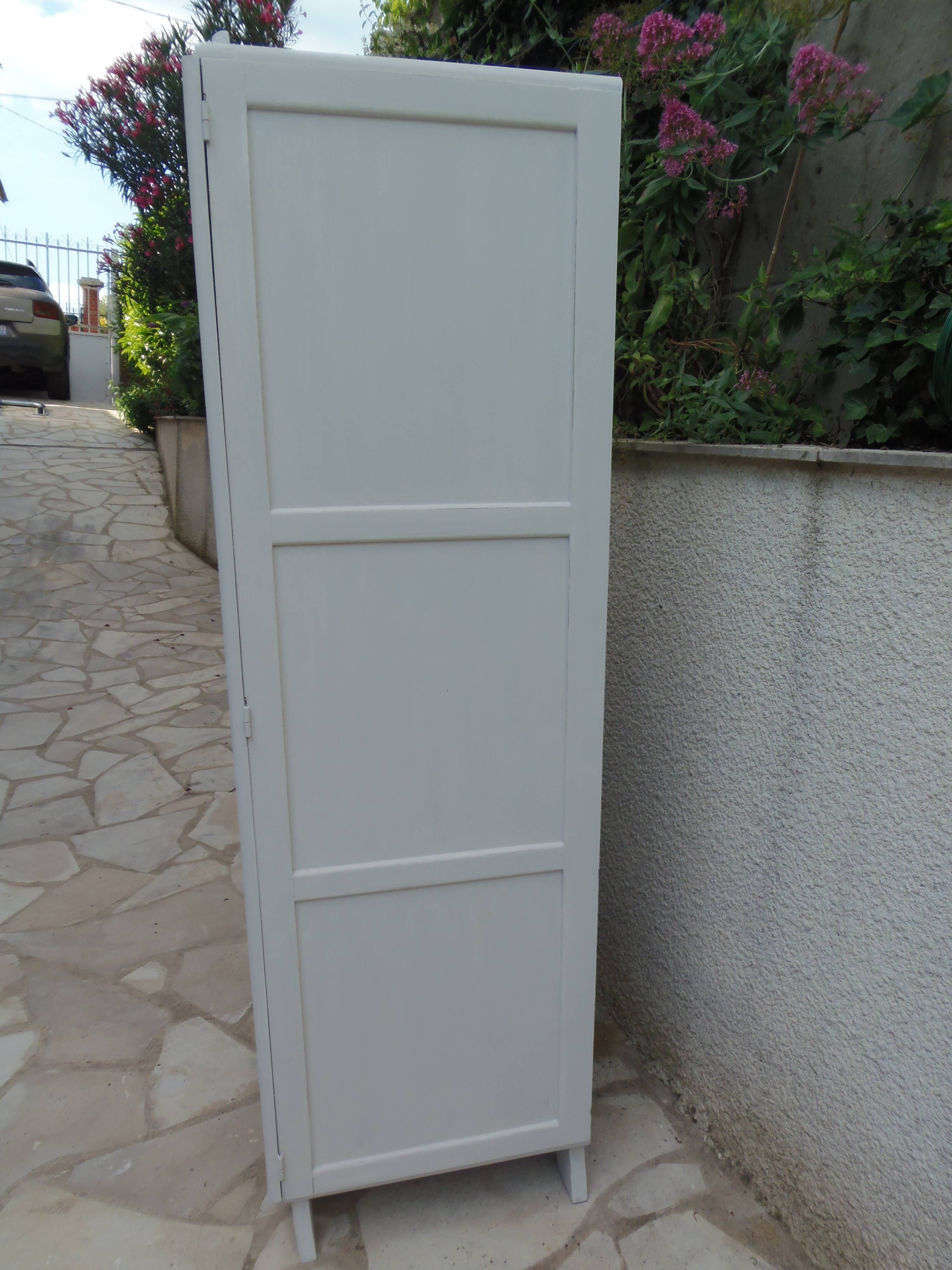 1950s wardrobe, 2 doors, one bar, 3 shelves, re-enchanted in pearl gray with waxed finish.