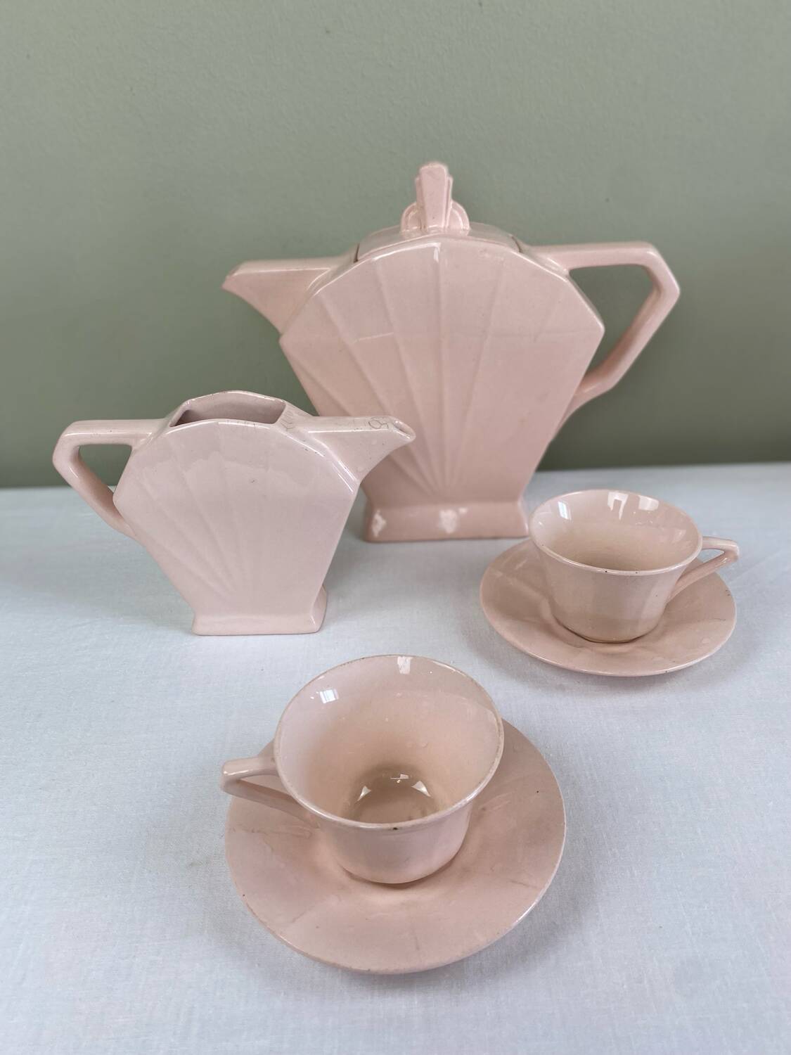 Théière art déco rose