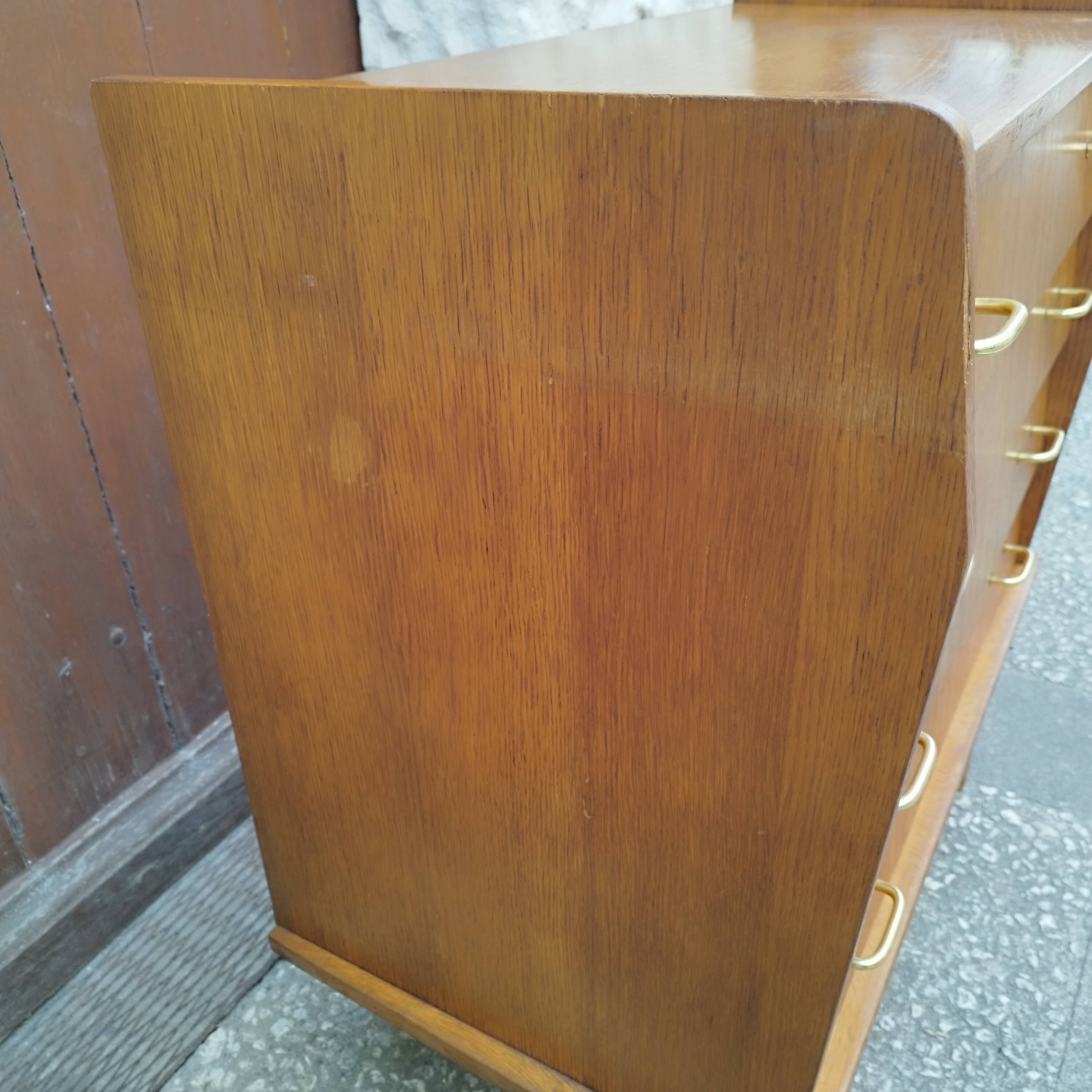 Commode voltage