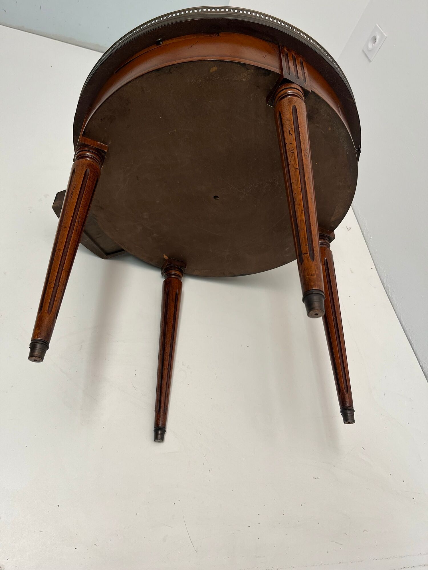 Table hot water bottle Louis XVI mahogany marble white gilded brass XIXth century