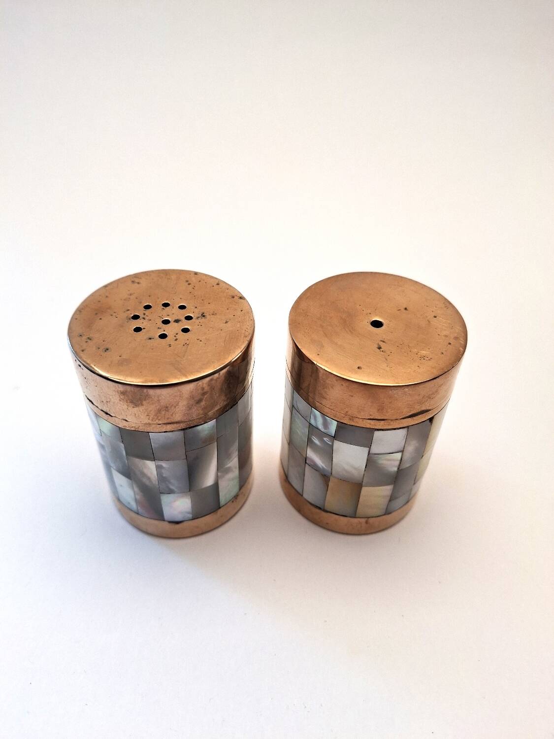 Ensemble sel et poivre Art déco vintage – Laiton et nacre, années 1930-1950