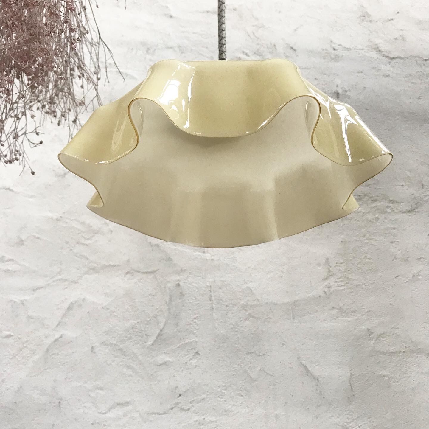Yellow opaline suspension