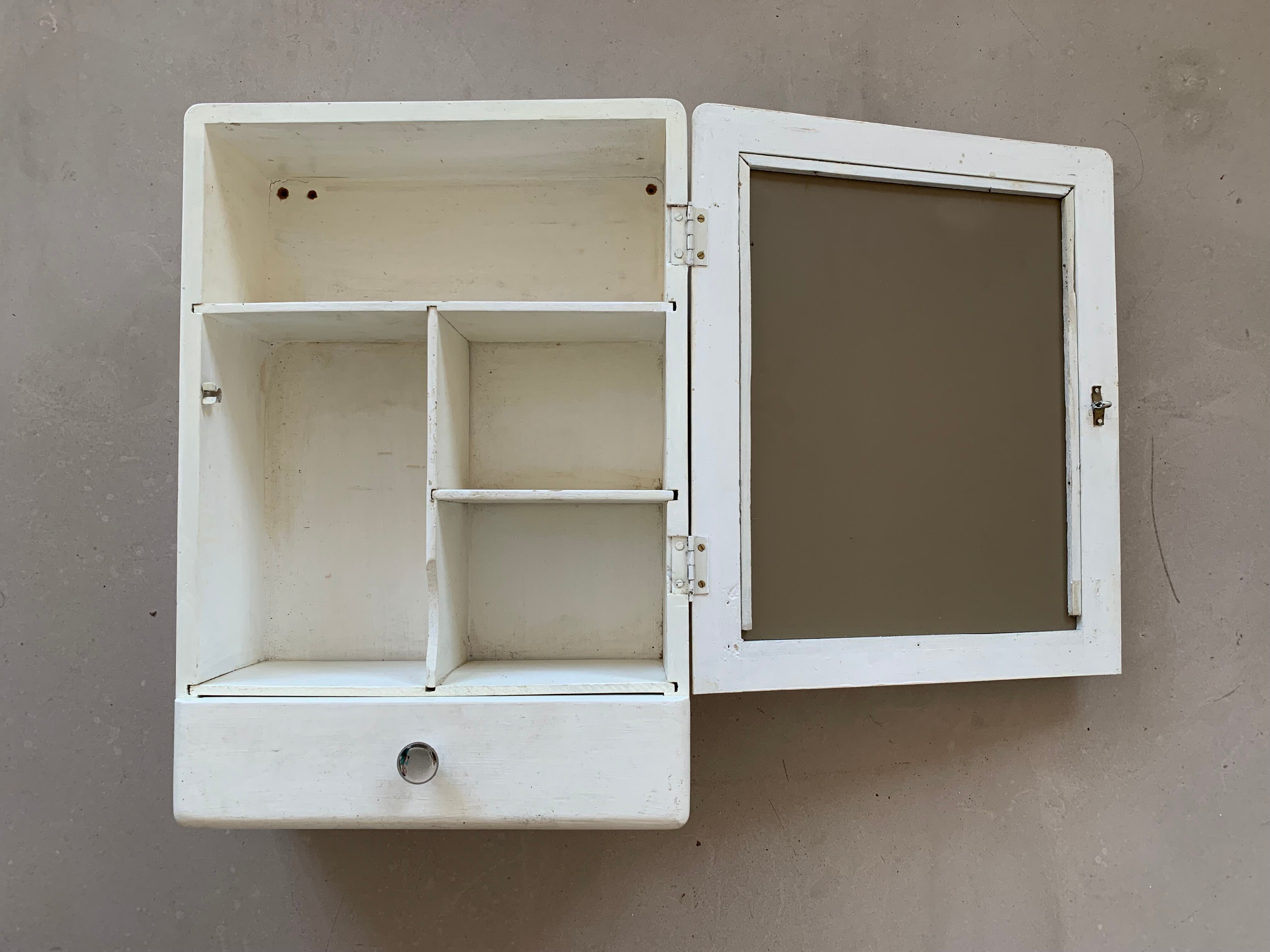 Small wall cabinet 50s