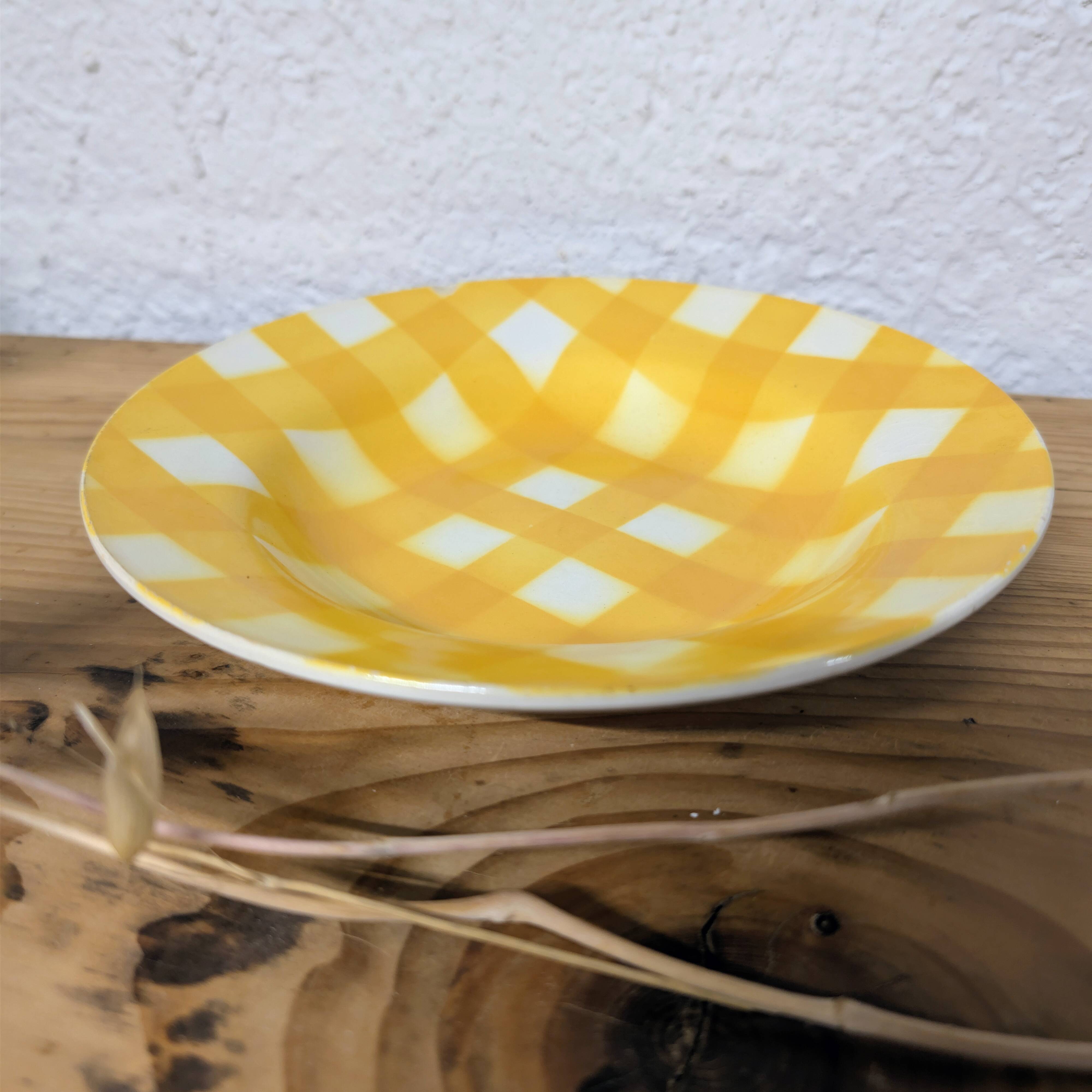 Digoin Sarreguemines soup plate, Scottish pattern