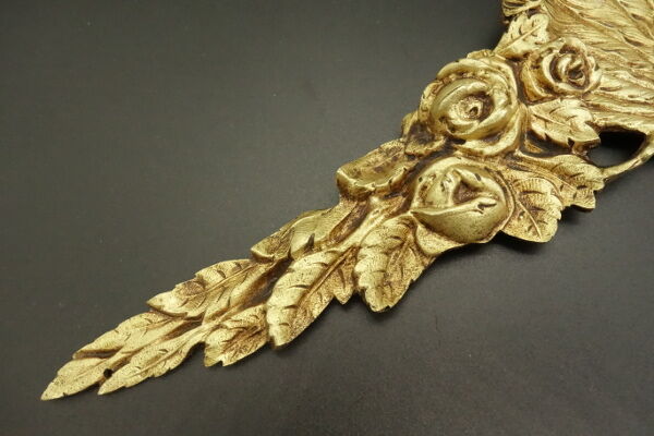 Large pediment with peacock feathers, Louis XVI style, 19th century