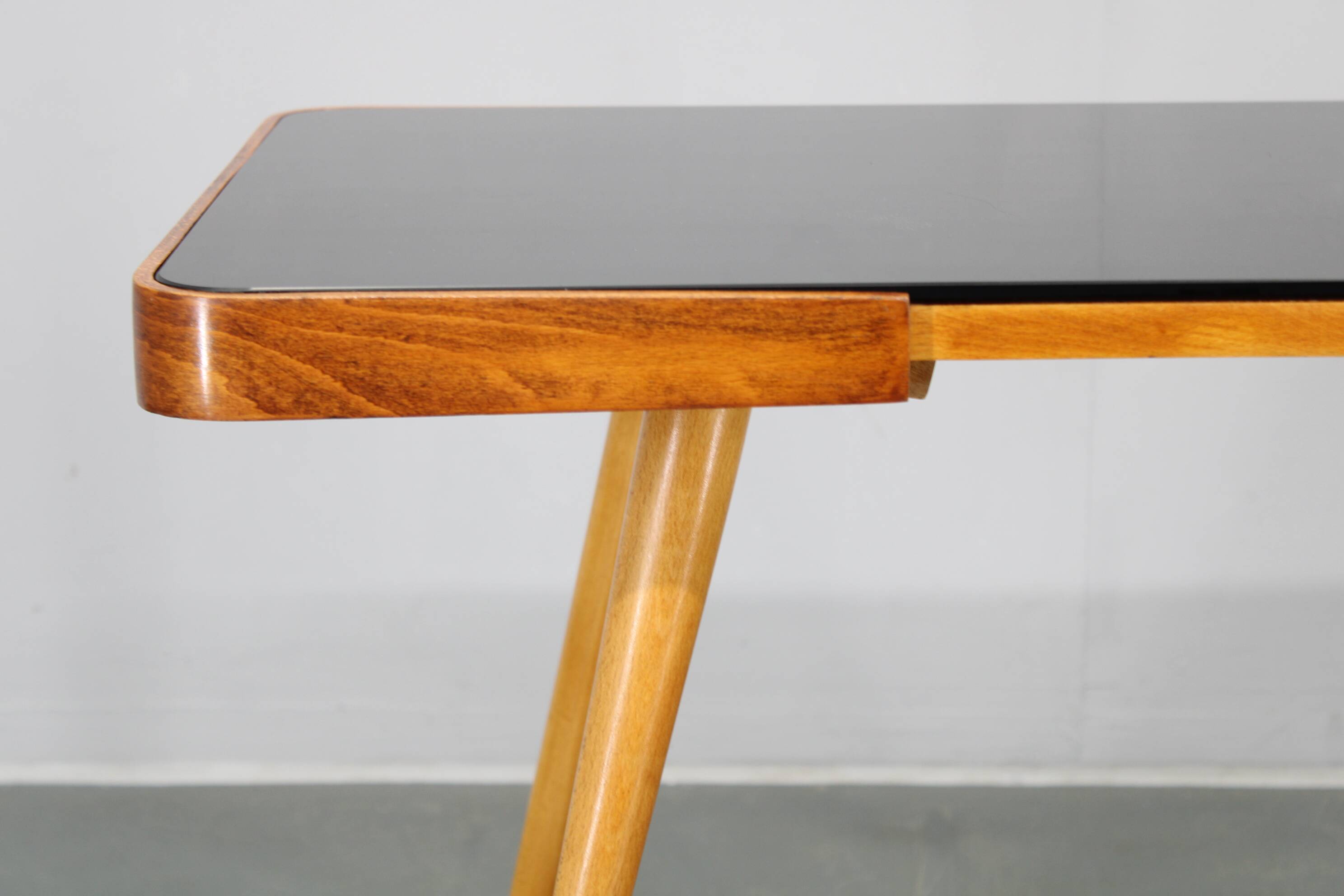 Table basse en hêtre et en verre opaque, années 1960, Tchécoslovaquie