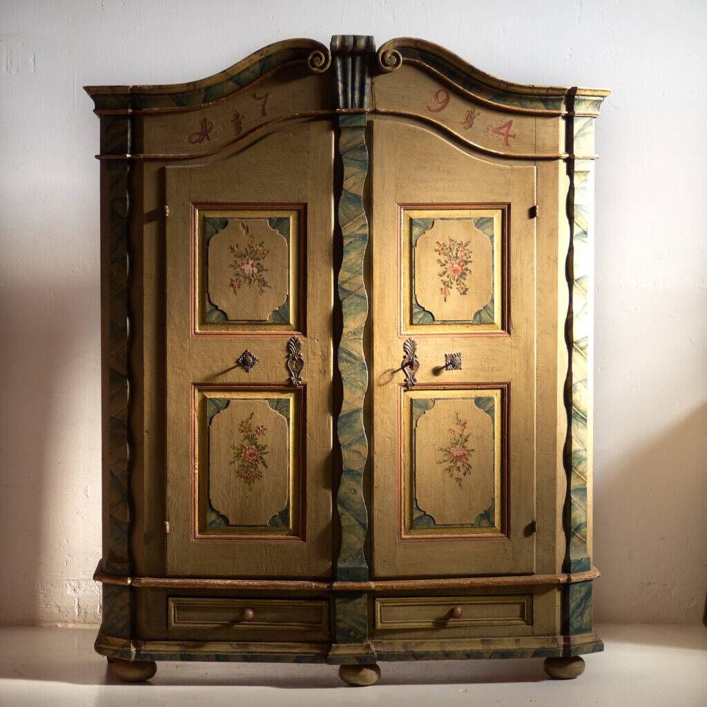 Antique baroque wardrobe painted in pine – Austro-Hungarian Empire, Year 1794