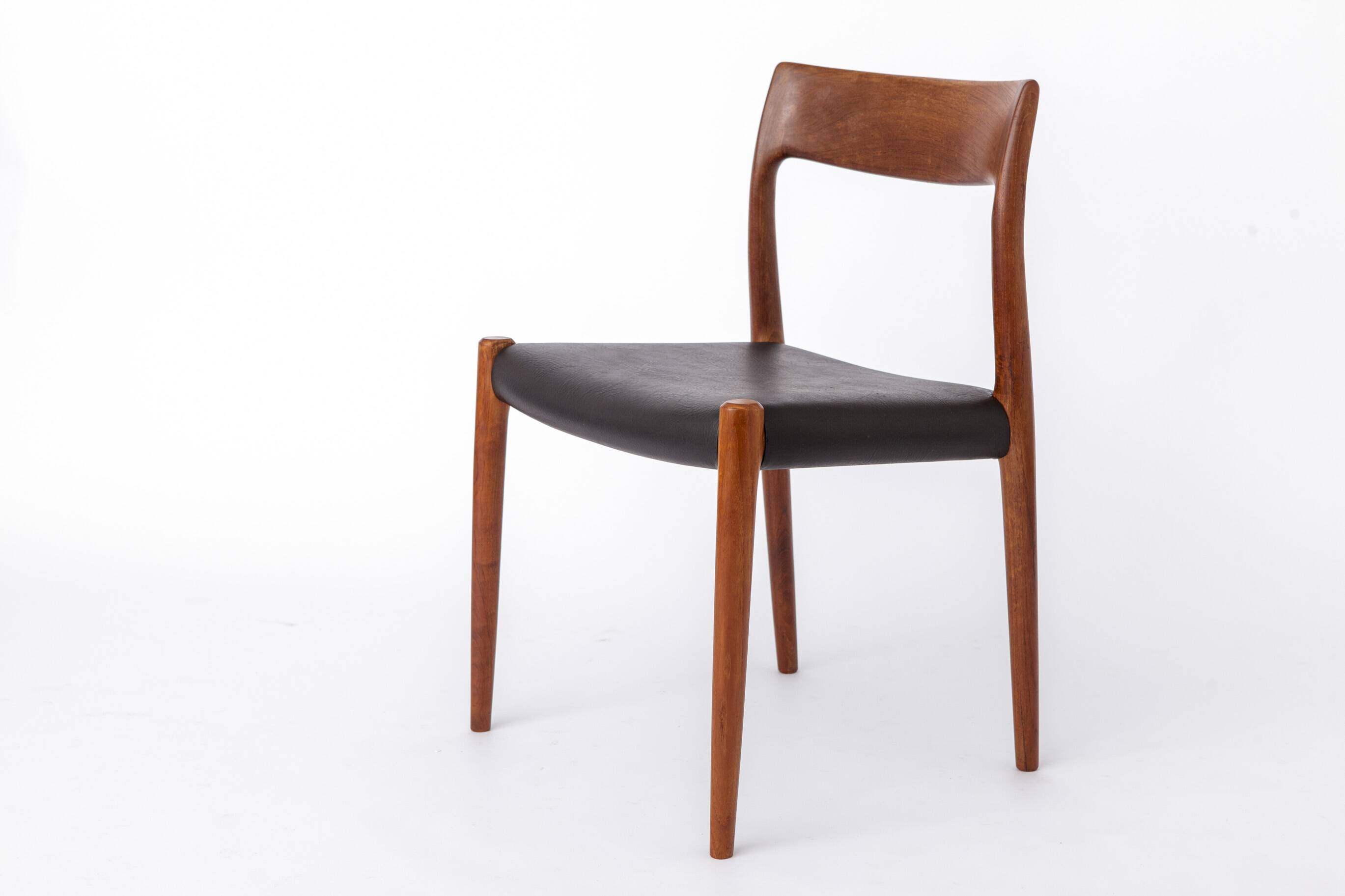 Chaise danoise en teck modèle 77 par Niels Otto Møller, 1956