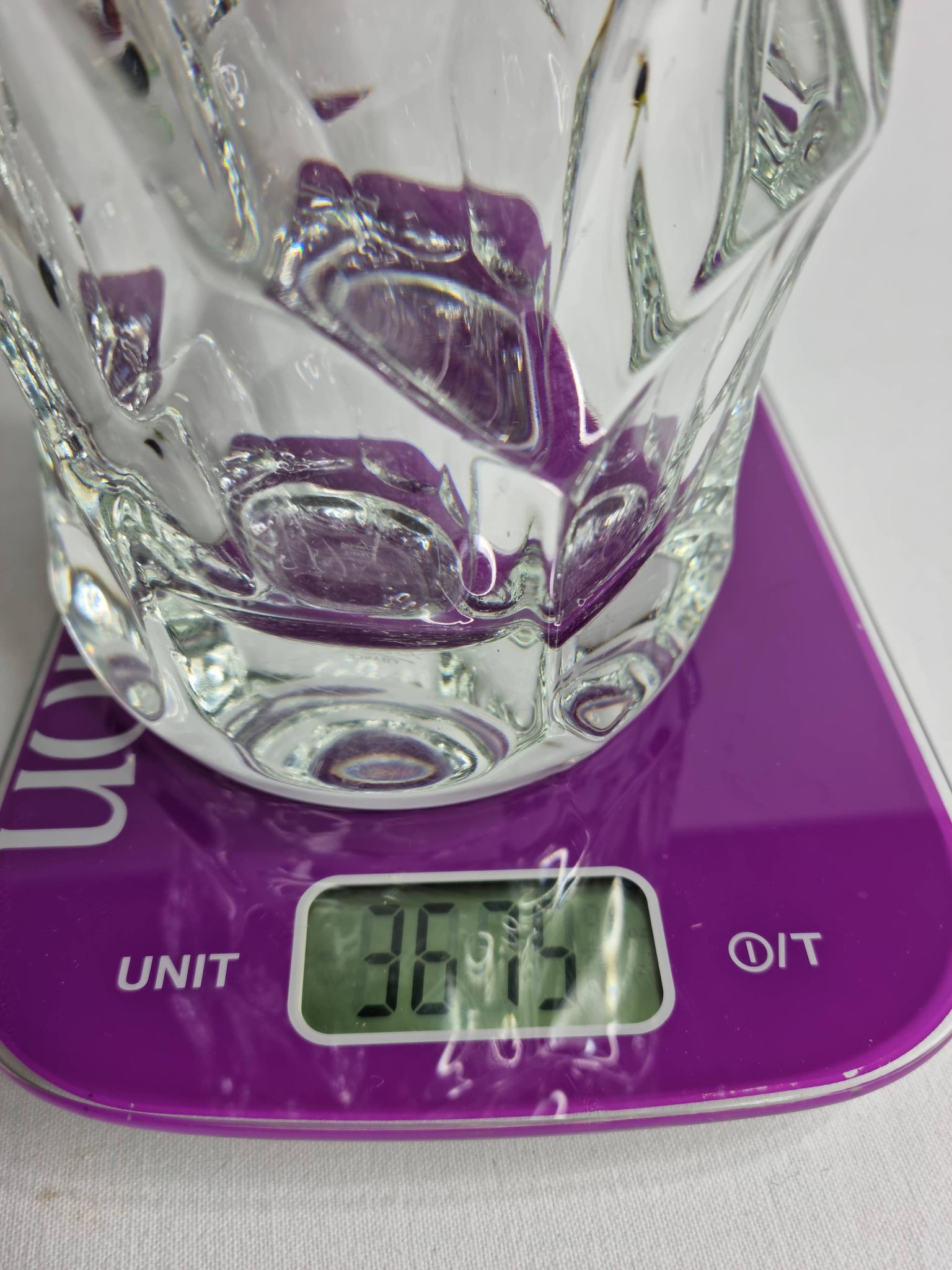 Vase en cristal de Sèvres à motif de verre grugé, 26 cm