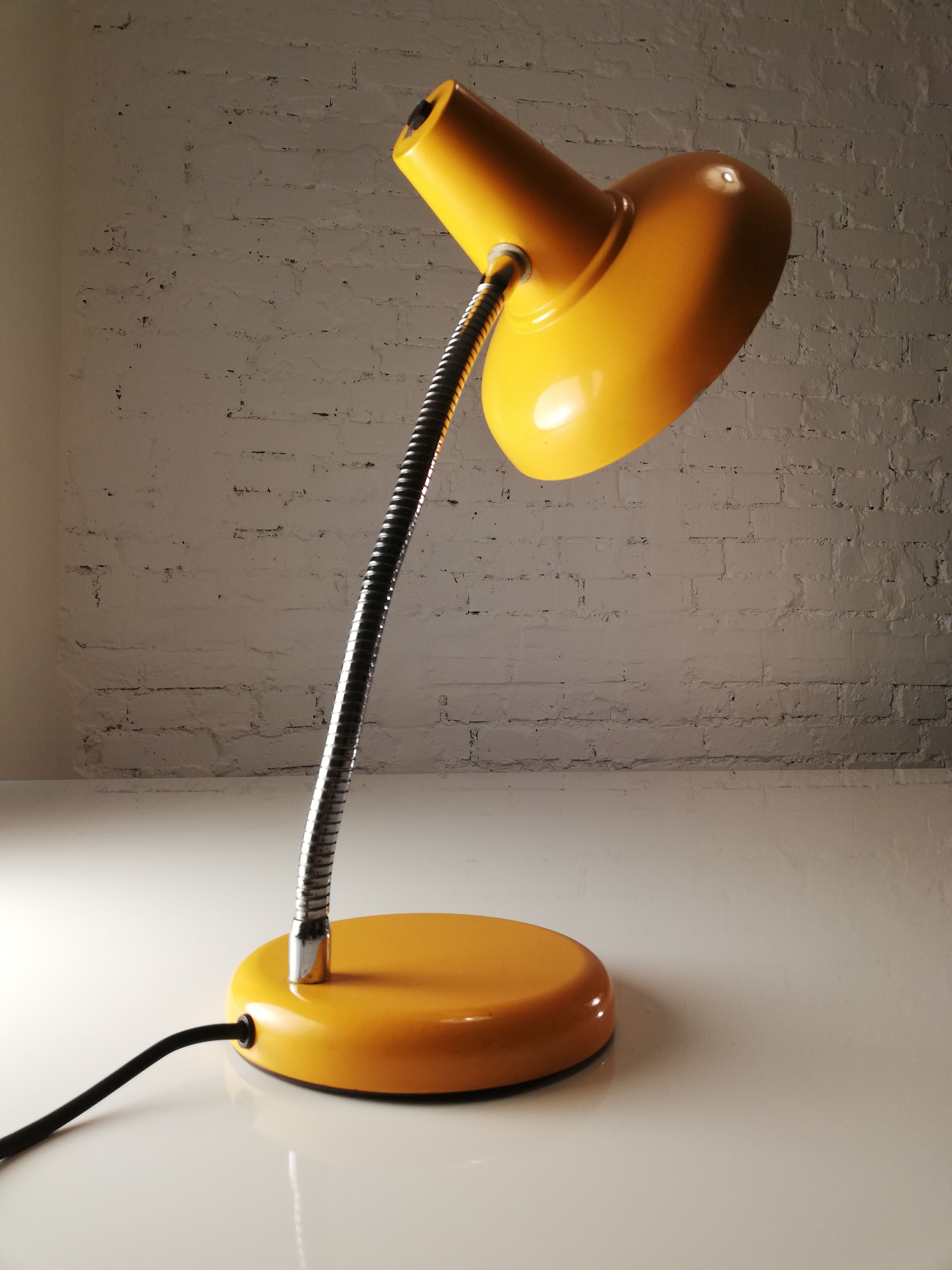 Desk lamp