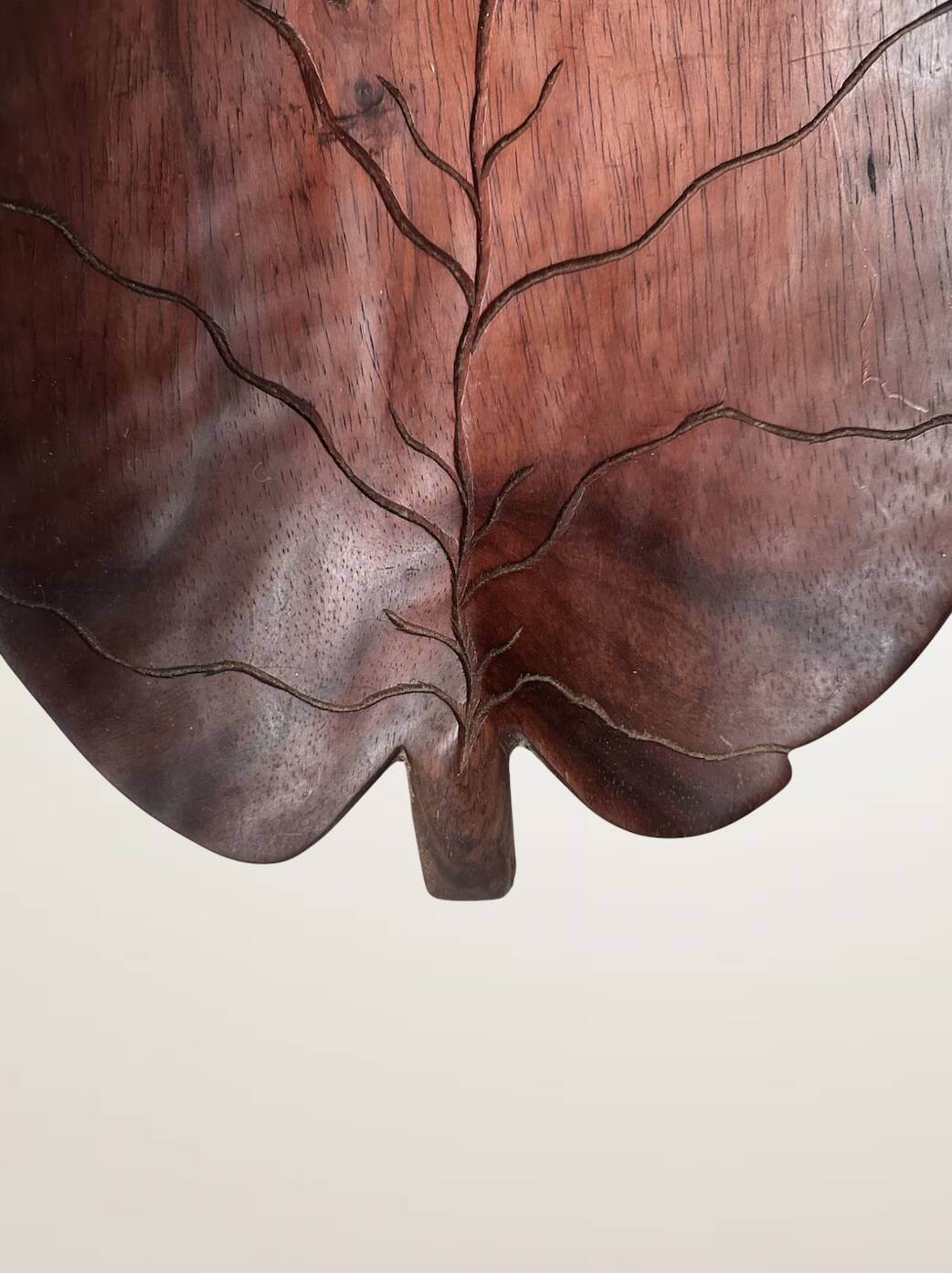 XXL wooden pocket tray in the shape of a leaf